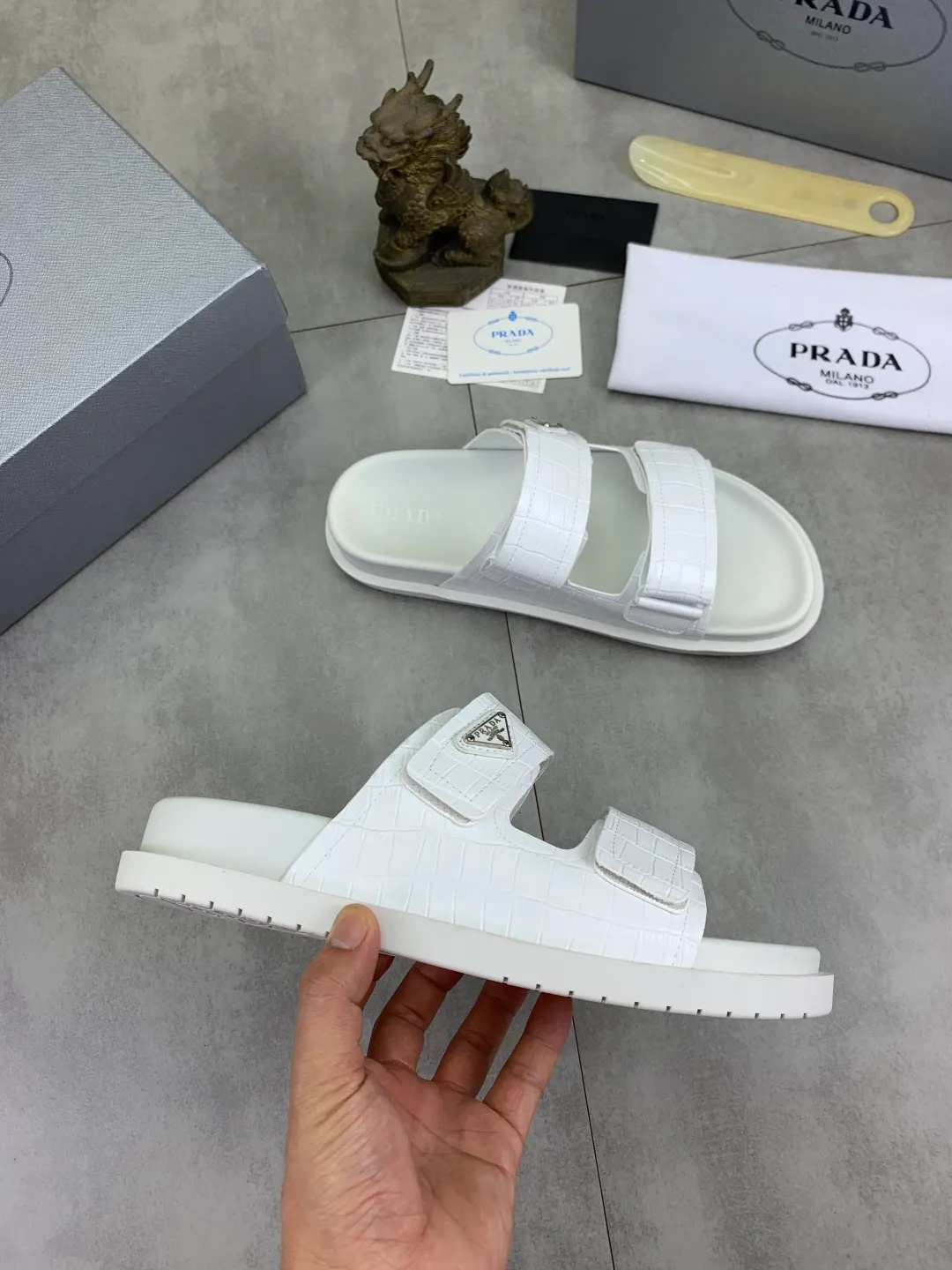 Men's shoes 💰P340💰【New style】🎁🎁🎁 PRADA Prada's new casual slippers, original official website, perfect workmanship, transmitting a kind of noble luxury, sublimating its definition of luxury in Prada's high-end extraordinary craftsmanship. Original combination outsole, code number: 38-44 (45 customized) Multiple colors 🉑️ to choose from